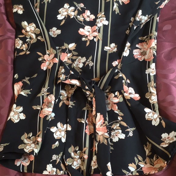 Adorable ladies top - Picture 4 of 4